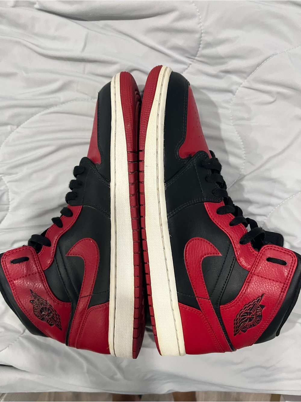 Nike Jordan 1 Mid Banned, style 554724 size 10.5 OG Retro Jumpman Basketball